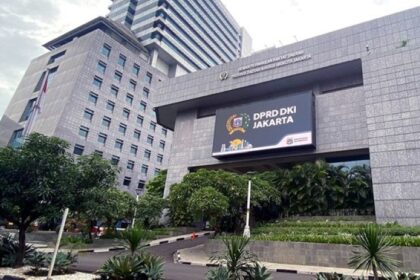 GEDUNG DPRD DKI