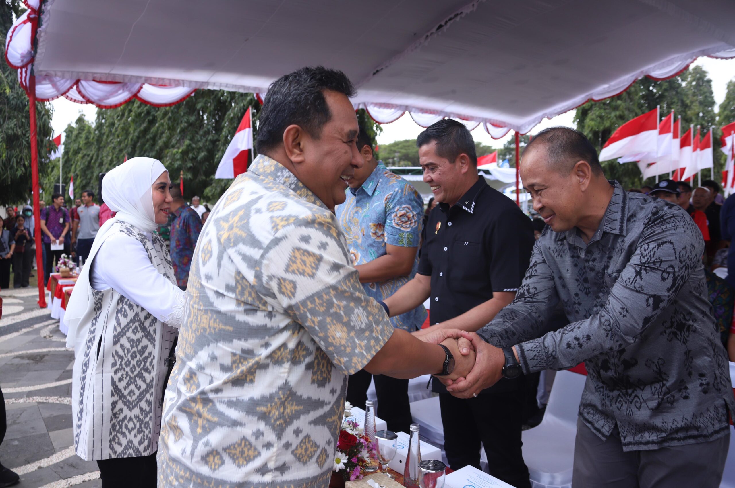 Polpum Kemendagri Kembali Bagikan 10 Juta  Bendera Merah Putih  di Denpasar Bali