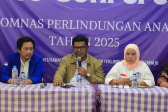 Ketua Umum Komnas Perlindungan Anak, Agustinus Sirait, bersama dua Komisioner Komnas Perlindungan Anak, Imaculata dan Donny Ave, didampingi Dewan Pembina, Rostimaline Munthe, saat menerima kunjungan jajaran Dewan Pimpinan Pusat Gerakan Angkatan Muda Kristen Indonesia (DPP GAMKI) di Sekretariat Komnas Perlindungan Anak Jl TB Simatupang, No. 59 2, Kelurahan Gedong, Kecamatan Pasar Rebo, Jakarta Timur, Kamis (31/7/2025). Foto: Ist