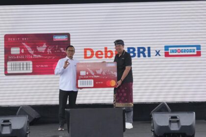 Peluncuran Kartu Debit Co-Branding BRI – Indogrosir yang secara resmi diperkenalkan bertepatan dengan pembukaan outlet terbaru Indogrosir di Gianyar, Bali, Kamis (31/7/2025). Foto: Dok BRI