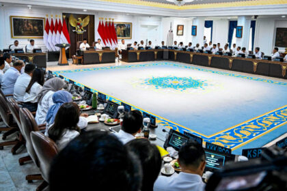 Presiden Prabowo Subianto memimpin Sidang Kabinet Paripurna ke-8 pemerintahan Kabinet Merah Putih yang digelar di Ruang Sidang Kabinet, Istana Kepresidenan Jakarta, Rabu (6/8/2025). Foto: BPMI Setpres