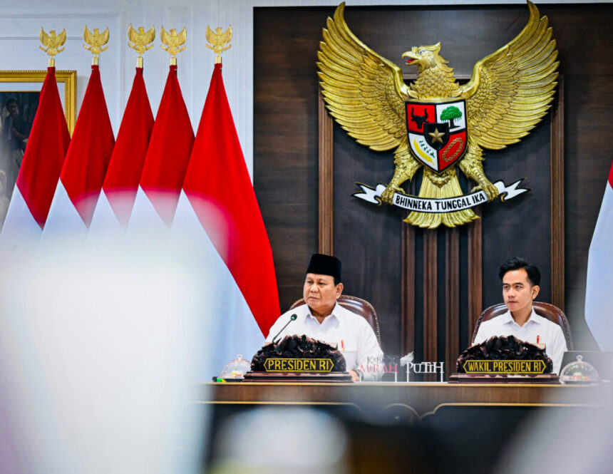 Presiden Prabowo Subianto memimpin Sidang Kabinet Paripurna ke-8 pemerintahan Kabinet Merah Putih yang digelar di Ruang Sidang Kabinet, Istana Kepresidenan Jakarta, Rabu (6/8/2025). Foto: BPMI Setpres