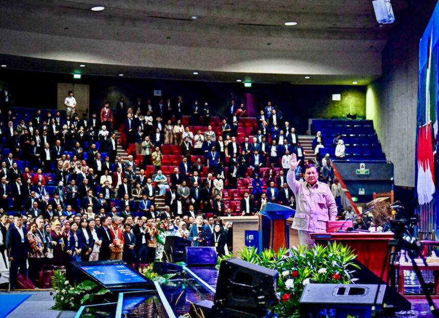Presiden Prabowo Subianto menyampaikan pidato dalam KSTI Tahun 2025 di Sabuga ITB, Kamis (7/8/2025). Foto: BPMI Setpres