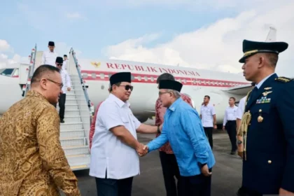 Presiden Prabowo Subianto tiba di Pangkalan Udara Paya Lebar Air Base (PLAB), Singapura, Sabtu (9/8/2025). Foto: Biro Pers Sekretariat Presiden