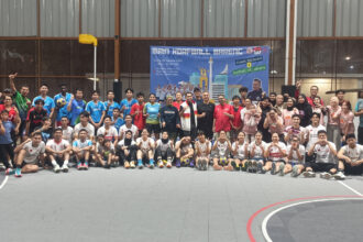Foto session pemain Korfball DKI Jakarta, Pengurus PKSI DKI Jakarta, Tangerang Selatan, Kota Bekasi, Kabupaten Bekasi, Komunitas Libamak bersama Coach Raymond Mollet sebagai abbasador Korfball Se-Asia di The Forum Sport Hub, Bintaro Jakarta Selatan, Sabtu (09/08). Foto : Media Korfball DKI Jakarta