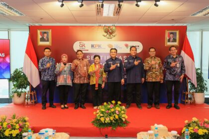 OJK bekerja sama dengan KPK menyelenggarakan Sertifikasi Ahli Pembangun Integritas (API). Foto: OJK