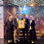 Direktur Utama TelkoMedika Dicky Anfiadi (kedua dari kanan) beserta jajaran saat acara 6th Indonesia Public Relations Summit 2025 di Auditorium Kementerian Pariwisata, Jakarta Pusat, pada Jumat (8/8/2025). Foto: Telkom Indonesia