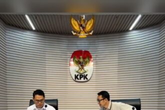 Pelaksana Tugas (Plt) Deputi Penindakan dan Eksekusi KPK, Asep Guntur Rahayu (kiri) dalam jumpa pers di Gedung Merah Putih, Jakarta, Kamis (14/8/2025). Foto: Live streaming Instagram @kpkri