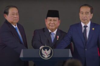 Presiden Prabowo Subianto didampingi mantan Presiden Susilo Bambang Yudhoyono dan Jokowi.(Foto istimewa)