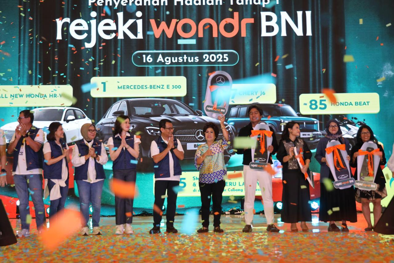 BNI resmi membagikan hadiah kepada para pemenang tahap pertama program undian Rejeki wondr BNI, yang digelar di sela acara BNI wondrX 2025 di ICE BSD, Tangerang. Foto: Dok BNI