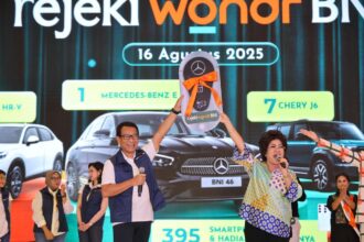 BNI resmi membagikan hadiah kepada para pemenang tahap pertama program undian Rejeki wondr BNI, yang digelar di sela acara BNI wondrX 2025 di ICE BSD, Tangerang. Foto: Dok BNI