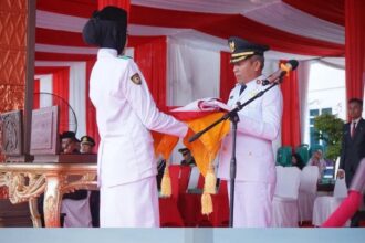 Upacara Penurunan Bendera Merah Putih, Peringatan HUT Kemerdekaan RI ke 80, Oleh Wakil Bupati H.Supreyitno