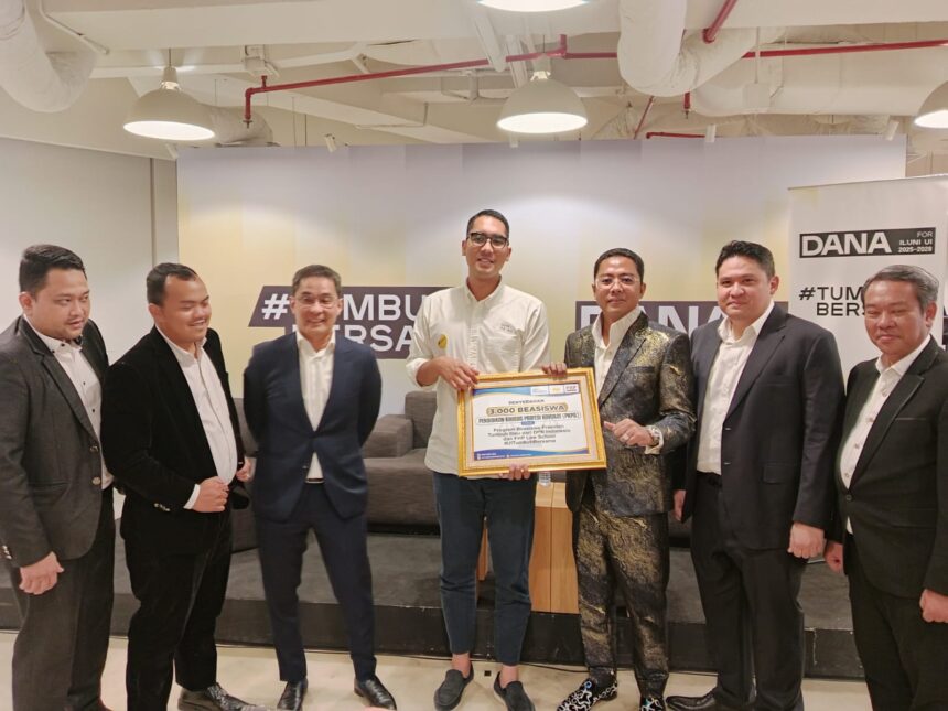 Kandidat Ketua Umum Ikatan Alumni Universitas Indonesia (ILUNI UI) periode 2025–2028, M. Pradana Indraputra, meluncurkan program 1.000 Beasiswa Tumbuh Ilmu per tahun dalam acara Temu Alumni dengan Stakeholders yang digelar di 18 Parc Place, SCBD Jakarta, Selasa (19/8).