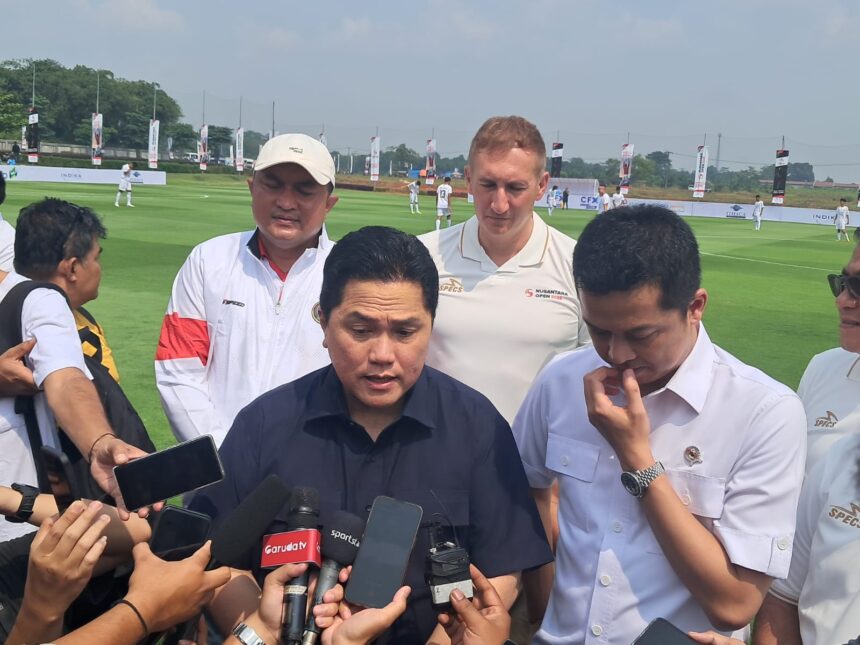 Ketua PSSI Erick Thohir dan Wamenpora Taufik Hidayat resmi membuka Turnamen sepak bola Nusantara Open 2025. Upacara pembukaan yang berlangsung di  Lapangan Garudayaksa Training Academy, Setu, Bekasi, Jabar, Senin (25/8) berlangsung meriah. Foto/ipol