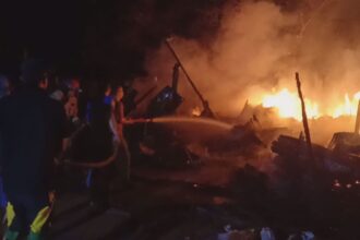 Kondisi api melahap 13 hektar lahan di wilayah Kabupaten Aceh Besar, Provinsi Aceh, Minggu (31/8/2025) dini hari. Foto: BPBD Aceh Besar