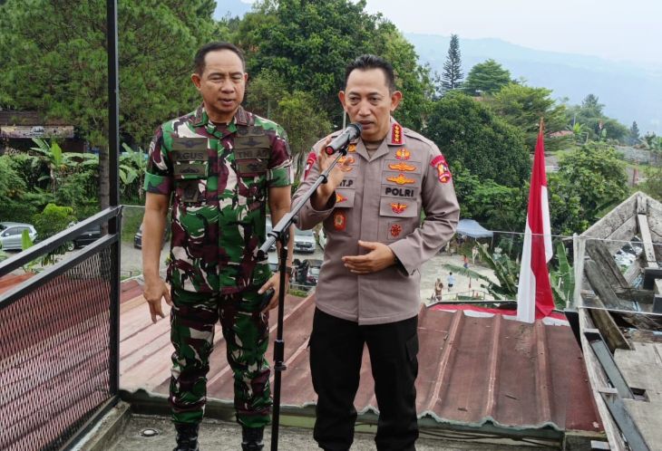 Kapolri Jenderal Pol. Listyo Sigit Prabowo bersama Panglima TNI Jenderal Agus Subiyanto. Foto: Polri