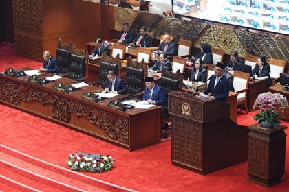 Ketua Komisi VIII DPR Marwan Dasopang dalam laporannya menyampaikan terkait RUU tentang Perubahan Ketiga atas UU Nomor 8 Tahun 2019 tentang Penyelenggaraan Ibadah Haji dan Umrah, Selasa (26/8/2025). Foto: parlementaria