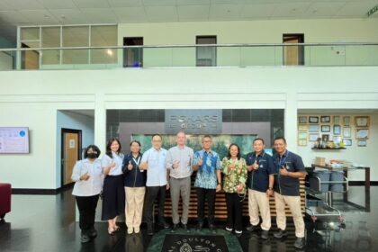 Kemenperin bersama Asosiasi Aneka Keramik Indonesia (ASAKI) melakukan peninjauan secara langsung ke fasilitas produksi PT Doulton.