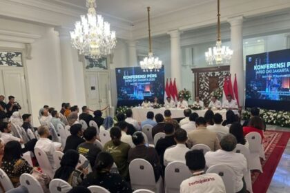 Pimpinan DPRD Provinsi DKI Jakarta menghadiri konferensi pers terkait pelaksanaan Anggaran Pendapatan dan Belanja Daerah (APBD) periode Juli 2025 yang digelar pemerintah provinsi di Balairung, Balaikota, Rabu (27/8).