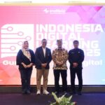 (kiri ke kanan) SM Regional SME Service Telkom Sonya Soraya, GM Telkom Priangan Timur Nugroho Setio Budi, Bupati Cirebon Drs. H. Imron Rosyadi, M.Ag, dan Kadisdik Prov. Jabar, Dr. H. Purwanto, S.Pd.,M.Pd pada acara Indonesia Digital Learning (IDL) 2025, beberapa waktu yang lalu. Foto: Telkom Indonesia