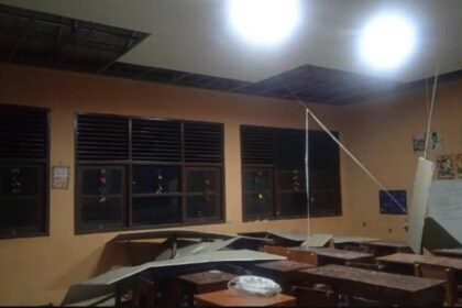 Kerusakan bangunan SDN Kutamaneuh 2, Kecamatan Tegalwaru, Kabupaten Karawang, Jawa Barat, pascagempa bumi berkekuatan magnitudo (M) 4,9 yang berpusat di Kabupaten Bekasi, Rabu (20/8). (BPBD Kabupaten Karawang)