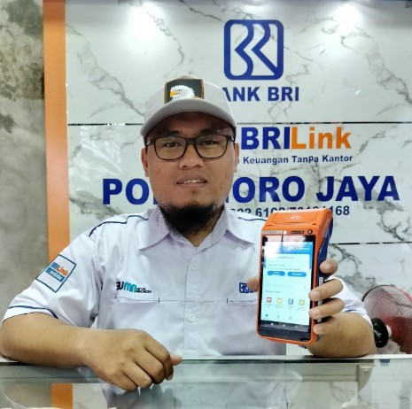 AgenBRILink Dekatkan Akses Layanan Keuangan bagi Petani di Kabupaten Gowa 2 Syamsuardi, pengelola AgenBRILink di Kecamatan Bontonompo, Kabupaten Gowa, Provinsi Sulawesi Selatan, sejak 2017 silam. Foto: Dok BRI