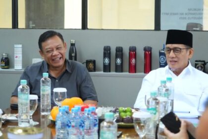 Wamenag Romo Muhammad Syafi’i, melakukan pertemuan dengan Kepala Densus 88 Antiteror, Sentot Prasetyo, di Kantor Lemdiklat Polri, Ciputat. Foto: Kemenag