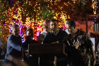 Gubernur Jawa Tengah Ahmad Luthfi membuka Event Lights Wonderland di area Grand Maerakaca Taman Mini Jawa Tengah
