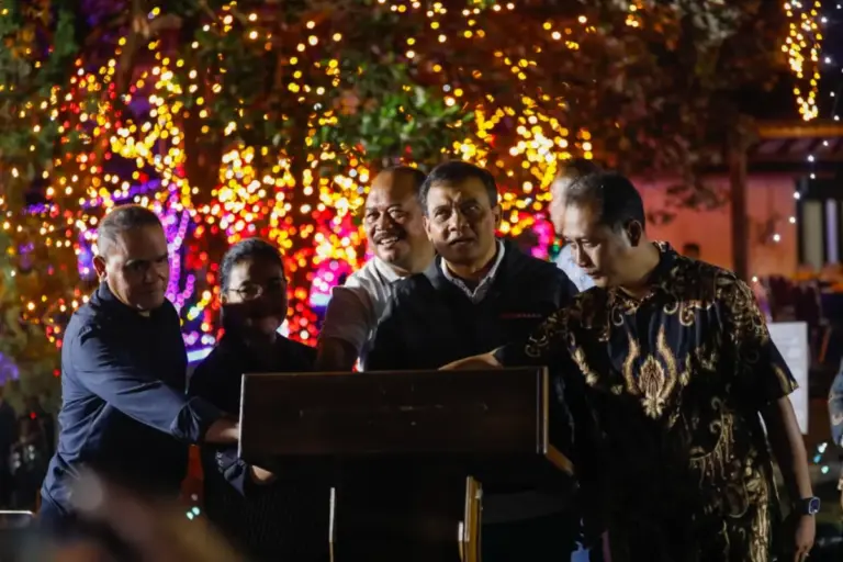 Gubernur Jawa Tengah Ahmad Luthfi membuka Event Lights Wonderland di area Grand Maerakaca Taman Mini Jawa Tengah