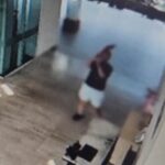 WN asal Palestina mengamuk dan melakukan tindakan berbahaya melukai dirinya sendiri di Swiss-Belhotel Kalibata, Pancoran, Jakarta Selatan, Minggu (10/8/2025). Foto: Ist