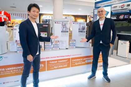 Perwakilan Sharp menawarkan rangkaian produk AC, Dehumidfier dan Air purifier di acara New Dehumidfier Exhibition di Mall Kelapa Gading. Foto: Ist