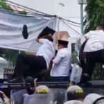 Bupati Pati Sudewo saat menemui pengunjuk rasa. Foto: Tangkapan layar video warga