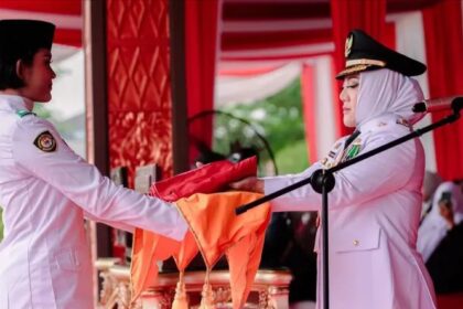 Bupati Musi Rawas Hj. Ratna Machmud jadi Inspektur Upacara HUT Ke-80 RI. Foto: Ist