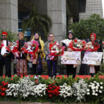 Anggota DPRD DKI Jakarta mengikuti fashion show memperingati HUT ke-80 Kemerdekaan Indonesia. Foto: dok. Sekretariat DPRD Provinsi DKI Jakarta