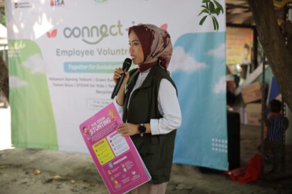 Kegiatan Employee Volunteering pada program CONNECT-IN: Langkah Konservasi Telkom untuk Indonesia Lestari yang dilaksanakan pada 9-10 Agustus 2025 di Pulau Pari, Kepulauan Seribu. Foto: Telkom Indonesia