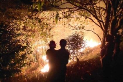 Upaya pemadamkn karhutla di Kabupaten Solok, Sumatera Barat, Minggu (3/8/2025). Foto: BPBD Kabupaten Solok