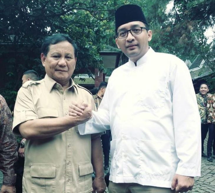 Presiden Republik Indonesia ke-8, Prabowo Subianto bersama Sekretaris Jenderal Perkumpulan Profesi Pengacara Indonesia (Sekjen Propindo), Heikal Safar, saat menghadiri kegiatan di Jakarta. Foto: Dok/ipol.id