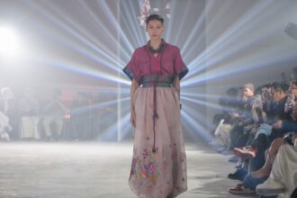 Tampilkan Koleksi Terbaru, di JF3 2025, NES, Mengeksplorasi Kembali, Kekayaan Tekstil Tradisional Indonesia