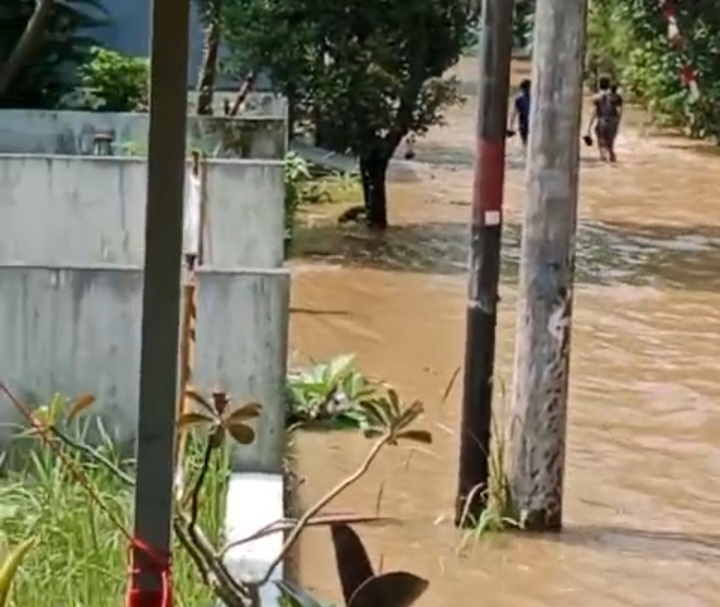 Kali Angke & Pesanggrahan Meluap 5 Wilayah di Tangsel, Tergenang Air Banjir Kiriman