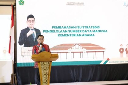 Kepala Biro SDM Kemenag Wawan Djunaedi memimpin pembahasan isu strategis pengelolaan SDM Kemenag di Yogyakarta.