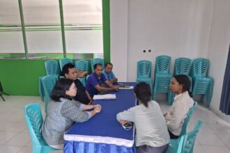Wakil Ketua LPSK, Susilaningtias, bersama tim Biro Penelaahan dan Permohonan (BPP) saat melakukan penjangkauan lapangan sekaligus menerima permohonan perlindungan Ibu kandung korban di Kota Kupang, dalam kasus tewasnya prajurit TNI berinisial LN dari Teritorial Pembangunan (TP) 834 Wakanga Mere Nagekeo, Nusa Tenggara Timur (NTT), Rabu (20/8/2025). Foto: Ist