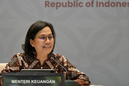Menkeu Sri Mulyani saat memberikan pembekalan kepada para Calon Duta Besar Luar Biasa dan Berkuasa Penuh Republik Indonesia dalam kegiatan orientasi yang diselenggarakan oleh Kementerian Luar Negeri di Jakarta. Foto: Kemenkeu