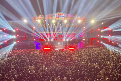 Ramai dan serunya para pengunjung menonton penampilan spesial dari The Changcuters di Big Bang Stage. Foto: Wings Food