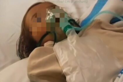 R (3) di Kampung Padangenyang, Desa Cianaga, Kecamatan Kabandungan, Kabupaten Sukabumi, meninggal akibat didalam tubuhnya dipenuhi cacing, bahkan sampai ke otak. Foto: Tangkap layar IG @sukabumi24update