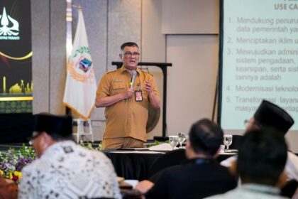 Direktur EKPKD Ditjen Otonomi Daerah Kemendagri RI Heriyandi Roni memberikan pembekalan kepada pimpinan dan anggota DPRD DKI Jakarta. (dok.DDJP)