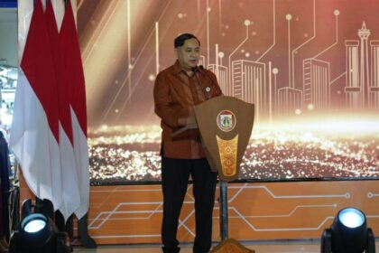 Direktur Utama Perumda Pasar Jaya, Agus Himawan Widiyanto dalam acara penyerahan penghargaan Lomba Digitalisasi Pasar 2025.di Hall Pasar Tanah Abang, Blok B, Jakarta Pusat, Kamis (21/8/2025). Foto: Ist