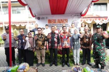 Wali Kota Jakarta Timur, Munjirin, saat menghadiri Deklarasi Sanitasi Total Berbasis Masyarakat (STBM) Kelurahan Pinang Ranti, di halaman Kantor Kelurahan Pinang Ranti, Jalan SMA Negeri 48, Kecamatan Makasar, Jakarta Timur (Jaktim), Kamis (28/8/2025). Foto: Ist