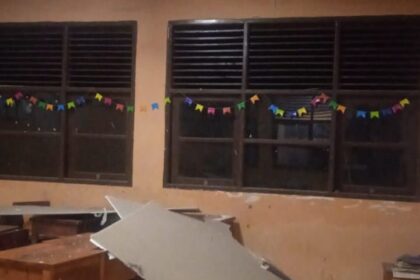 Kondisi kerusakan bangunan SDN Kutamaneuh 2, Kecamatan Tegalwaru, Kabupaten Karawang, Jawa Barat, pasca gempa berkekuatan magnitudo (M) 4,9 berpusat di Kabupaten Bekasi, Rabu (20/8/2025). Foto: BPBD Kabupaten Karawang