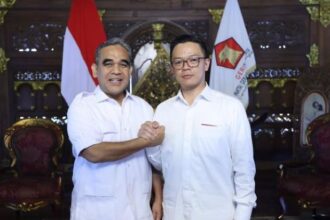 Sekjen DPP Gerindra, Ahmad Muzani (kiri) secara resmi dilantikan Sugiono.(Foto dok Gerindra)
