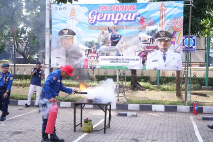 Gerakan Masyarakat Punya Alat Pemadam Api Ringan (GEMPAR) di Kantor Kecamatan Pulo Gadung, Jakarta Timur, Senin (15/9/2025). Foto: Ist